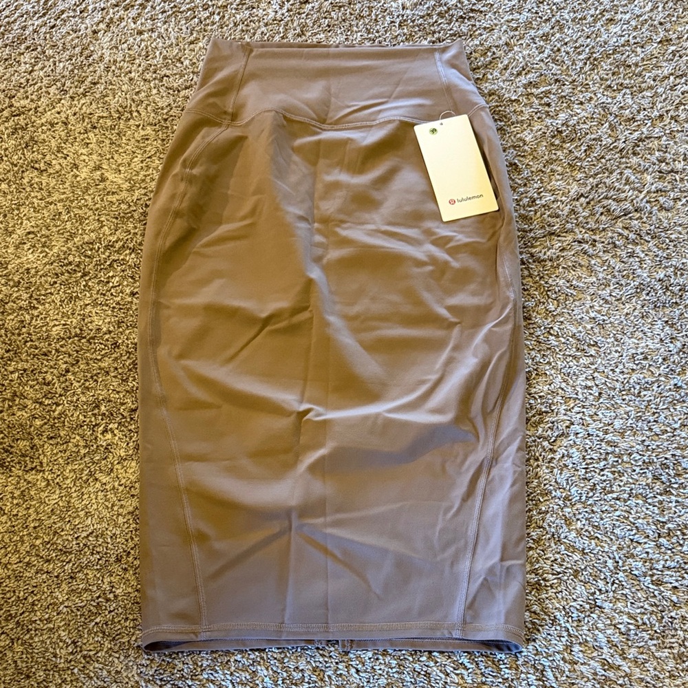 Lululemon - Nula Slim-fit HR skirt
